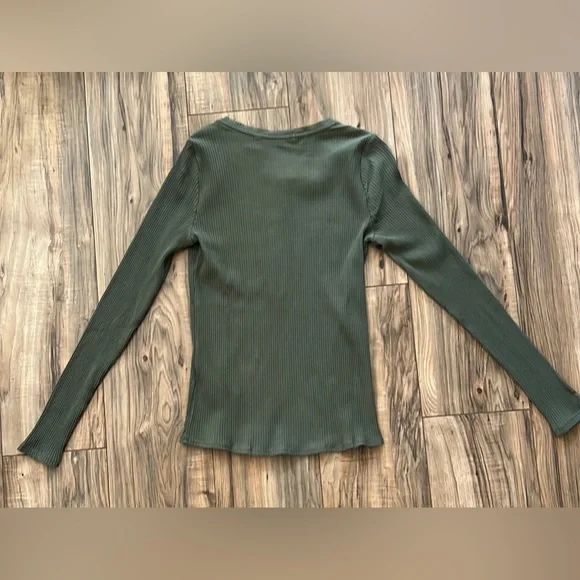 NEW Calvin Klein Jeans Long Sleeve Women’s Top, Size XS, Olive Green, NWOT - Picture 2 of 4